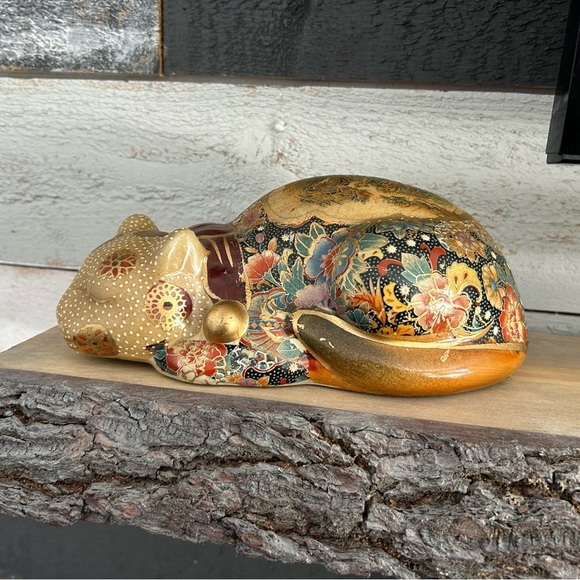 Other - Vintage chinoiserie Colourful Floral Cat Figurine home decor 🐱